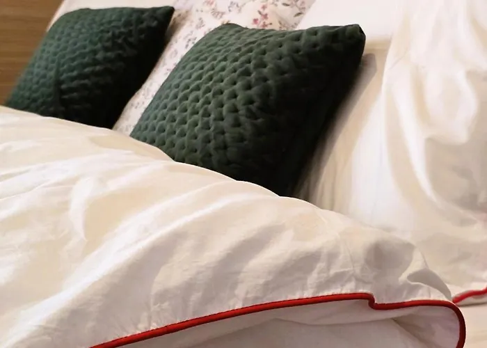 Апартаменти Unirii River View Бухарест