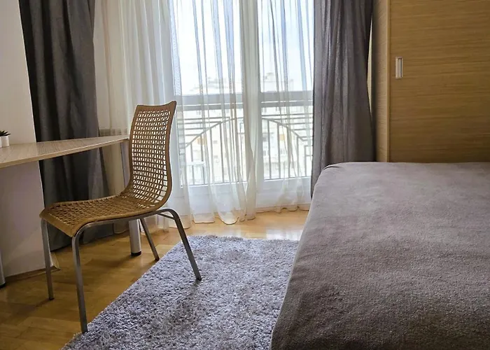 Апартаменти Unirii River View Бухарест