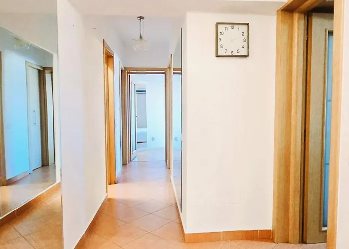 Апартаменти Unirii River View Бухарест