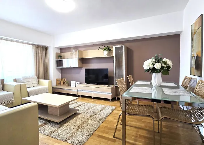 Unirii River View Апартаменти